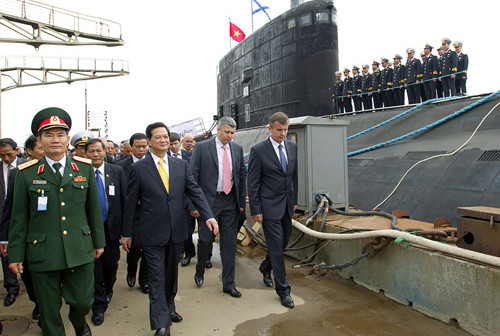 Thủ tướng kiểm tra tiến độ thử nghiệm tàu ngầm Kilo 636
