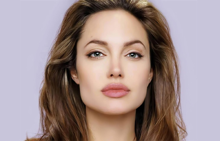Angelina Jolie và ba tháng âm thầm phẫu thuật ngực