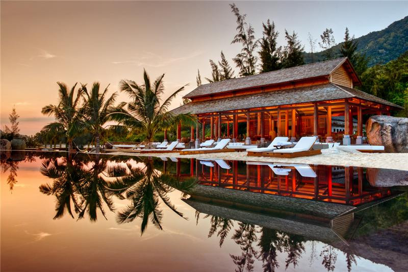 Khánh Hòa: 6 khách sạn được bình chọn tốt nhất thế giới