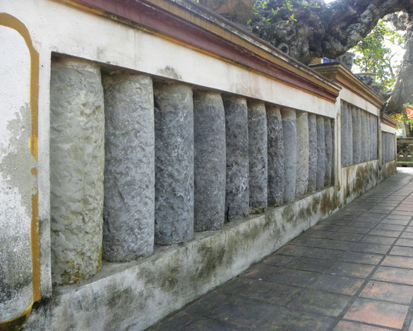 Bảo tàng đồ đá trong chùa