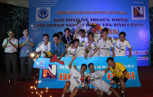 Cúp Nhân Văn 2013: Dệt Phước Thịnh vô địch