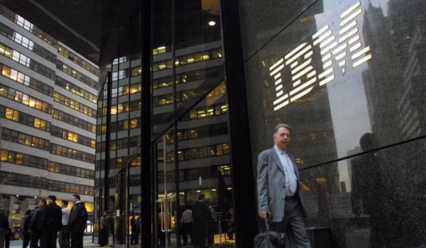 IBM loạng choạng