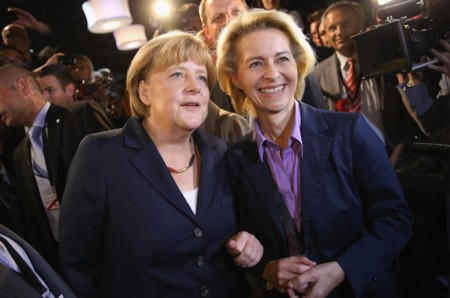 Bà mẹ 7 con trở thành nữ Bộ trưởng quốc phòng đầu tiên của Đức