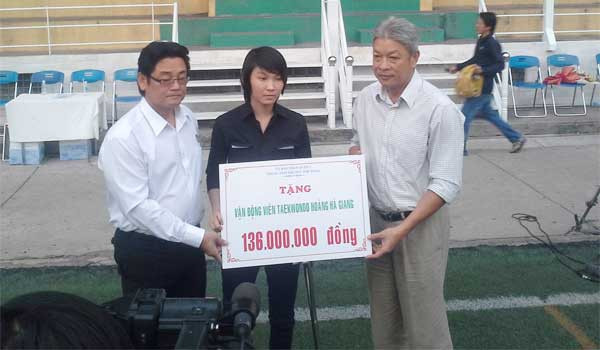 CLB Doanh nhân Sài Gòn với bóng đá từ thiện