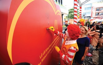 Từ McDonald’s, nhìn về giá trị tiền đồng