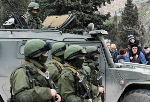 Quân Nga tràn vào Crimea