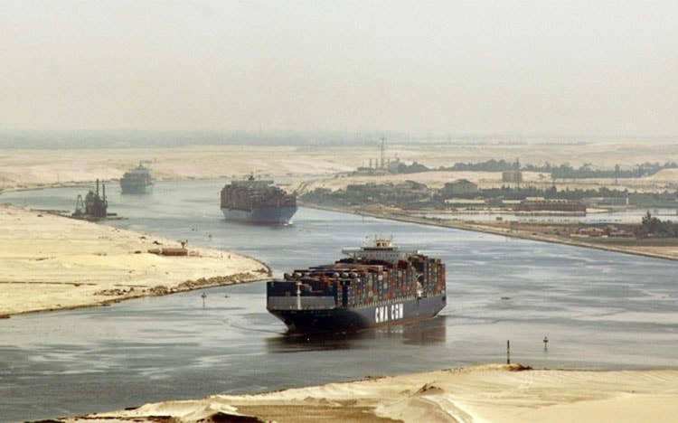 Kênh đào Suez đạt doanh thu kỷ lục hơn 5 tỷ USD