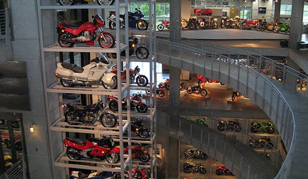 Bên trong bảo tàng môtô lớn nhất thế giới