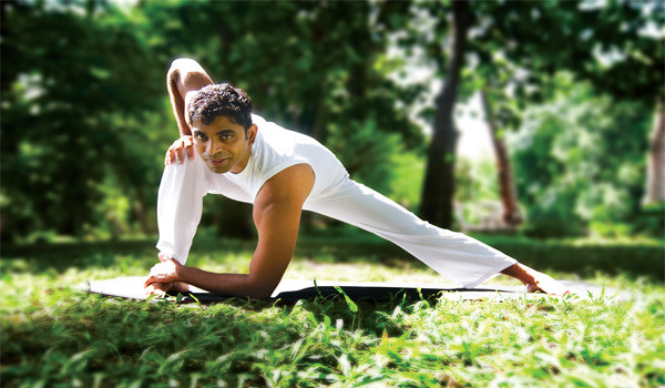Chữa bệnh và tăng cường sức khỏe bằng Yoga đúng cách