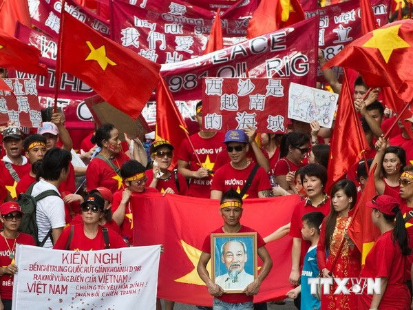 Người Việt tại Hong Kong viết huyết thư phản đối Trung Quốc