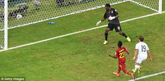Goetze đánh đầu tung lưới Ghana mở tỉ số trận đấu