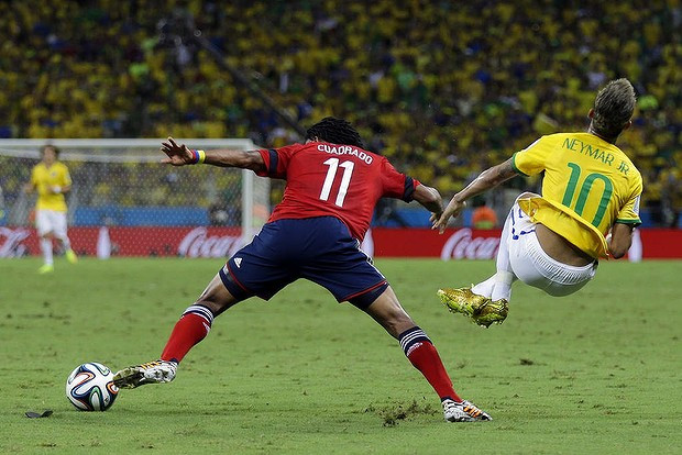 Neymar (số 10 Brazil) đã có 1 ngày thi đấu không mấy thành công,