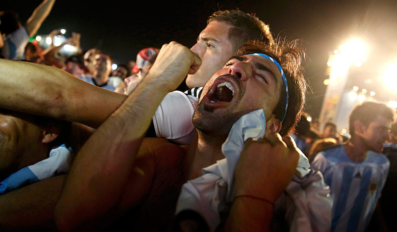 CĐV Argentina ngây ngất với chiến thắng của đội nhà