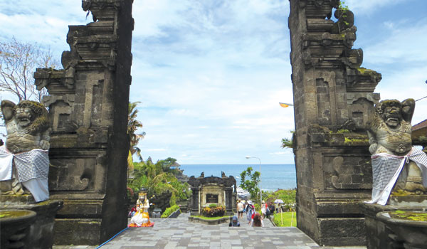 Những ngôi đền thiêng ở Indonesia