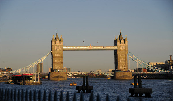 Tower Bridge: Vẻ đẹp vượt thời gian