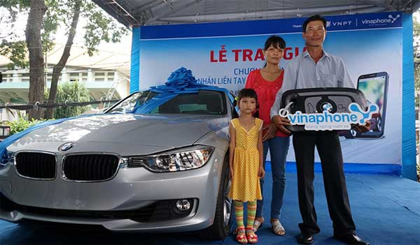 Vinaphone trao thưởng xe BMW 320i cho khách hàng 