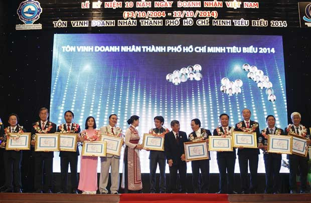 100 doanh nhân đạt Doanh nhân TP.HCM tiêu biểu 2014