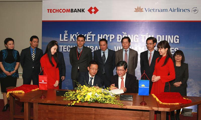 Techcombank cấp tín dụng gần 2000 tỷ cho Vietnam Airlines