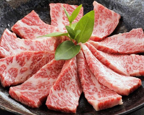 Những miếng thịt bò Kobe rất hấp dẫn, được xuất khẩu với giá cao