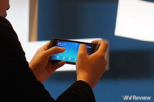 Smartphone BKAV CES 2015 doanhnhansaigon