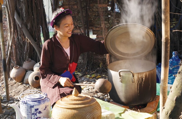 Nào đâu yếm trắng xa xôi