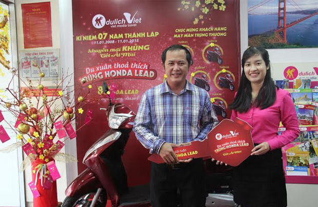 Viet Media Travel trao thưởng xe Honda Lead đầu tiên