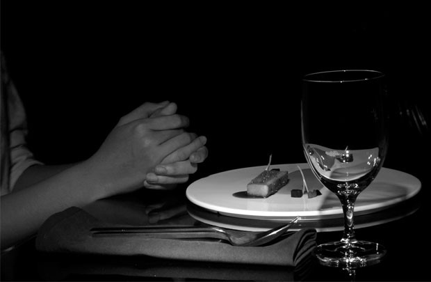 Noir: Ăn trong bóng tối