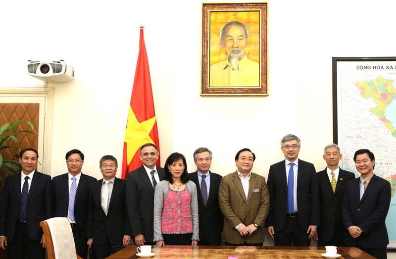 Central Group VN ký kết hợp tác với Nguyễn Kim