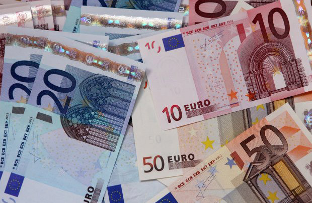 Đồng euro giảm xuống mức thấp nhất trong vòng 12 năm
