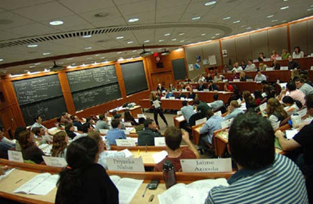 Đại học Harvard kiếm 200 triệu USD/năm nhờ case study