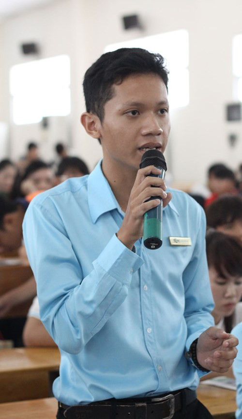 Nguyễn Phúc Lộc - Sinh viên năm 3 - CLB Khởi nghiệp FAC, Đại học Ngân hàng TP. HCM hỏi về khả năng và cách thức hỗ trợ của doanh nghiệp nếu như sinh viên có dự án khởi nghiệp muốn hợp tác doanhnhansaigon