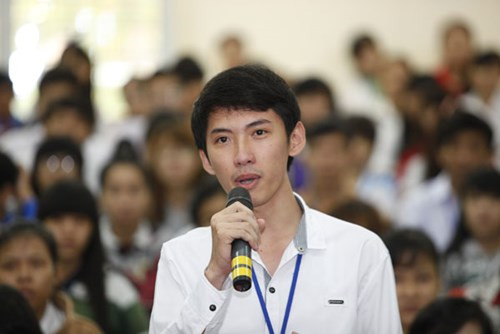 Sinh viên Lê Minh Thanh thắc mắc về điểm mới trong vòng 2 - xây dựng đề án kinh doanh - của cuộc thi GTTNLVC 2015 doanhnhansaigon