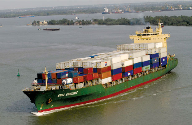 Vận tải biển: Thiếu tàu lớn khó ra 