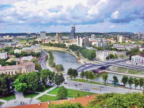 Thủ đô Vilnius êm đềm với phố cổ và phố mới đối diện nhau qua dòng sông doanhnhansaigon