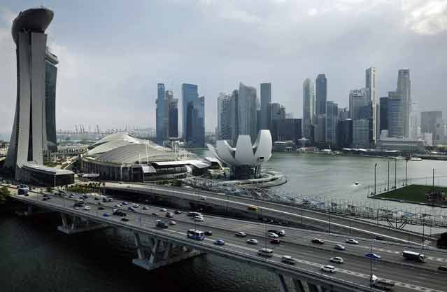 Các nhà kinh tế hàng đầu hạ dự báo tăng trưởng của Singapore