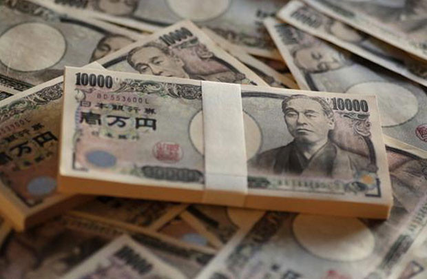 BoJ hạ dự báo tăng trưởng và lạm phát, đồng yen giảm giá
