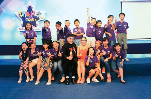 MC Quỳnh Hương dạy trẻ em dẫn chương trình