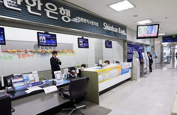 Các ngân hàng Hàn Quốc hạn chế cho công ty lớn vay tiền
