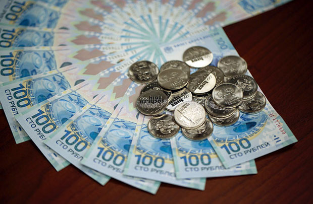 Đồng rúp rớt giá, Nga ngừng mua ngoại tệ