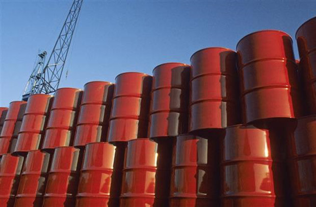 IEA: Dư cung dầu thế giới cao nhất 17 năm qua