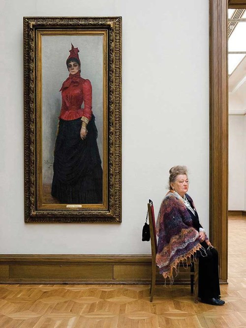Người canh giữ tranh ở bảo tàng Nga doanhnhansaigon