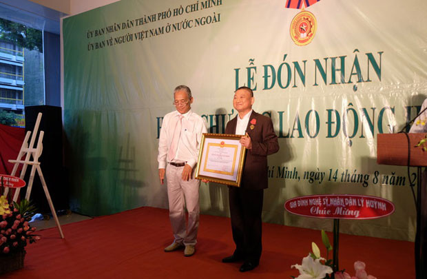 Chủ tịch HĐQT Siêu Thanh nhận Huân chương Lao động hạng Nhì