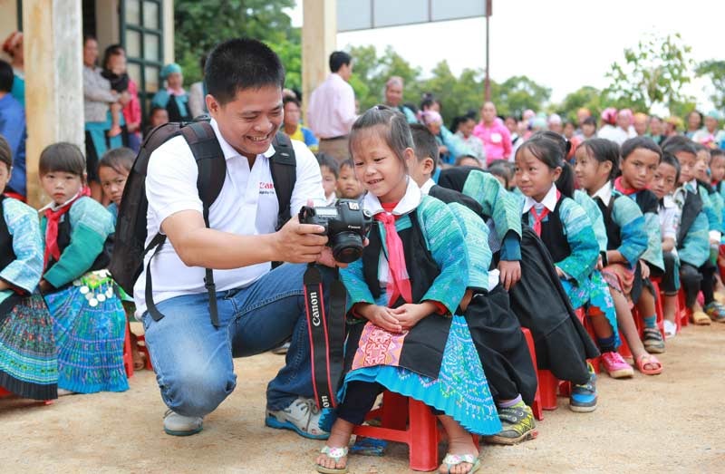 Canon xây phòng học, tiếp sức trẻ em Nà Cài