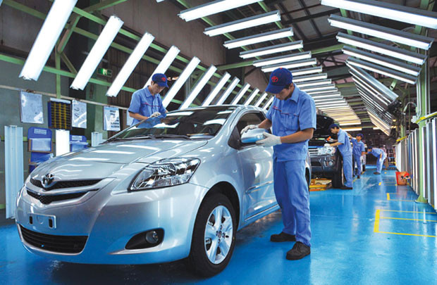 Ngành công nghiệp ô tô Việt: Giằng co giữa đi và ở