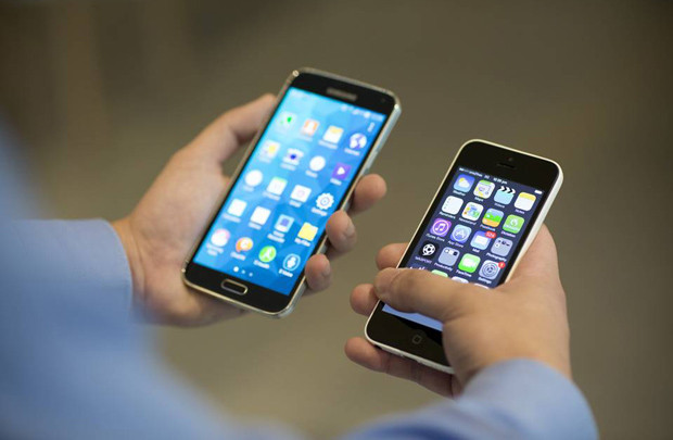 Tập đoàn Samsung bị yêu cầu ngừng copy mẫu mã của iPhone