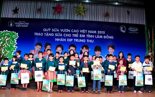 Quỹ sữa Vinamilk đến với trẻ em Lâm Đồng doanhnhansaigon