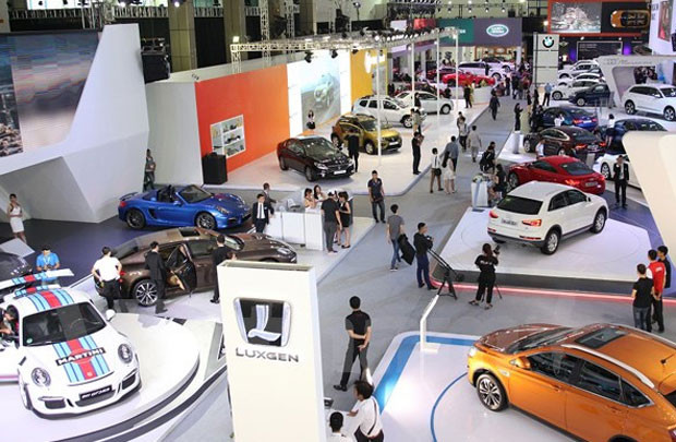 Khai mạc triển lãm ô tô nhập khẩu 2015