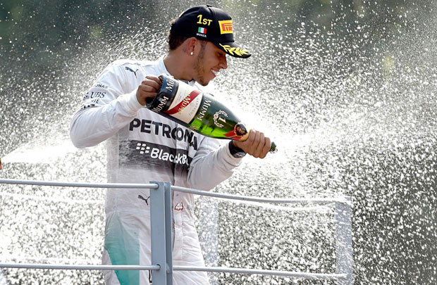 Đua xe Công thức 1: Tốc độ như Lewis Hamilton