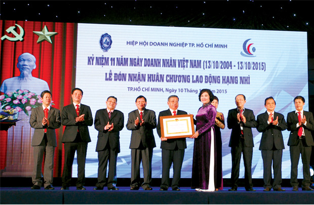 100 doanh nghiệp được tôn vinh Doanh nghiệp TP.HCM tiêu biểu năm 2015