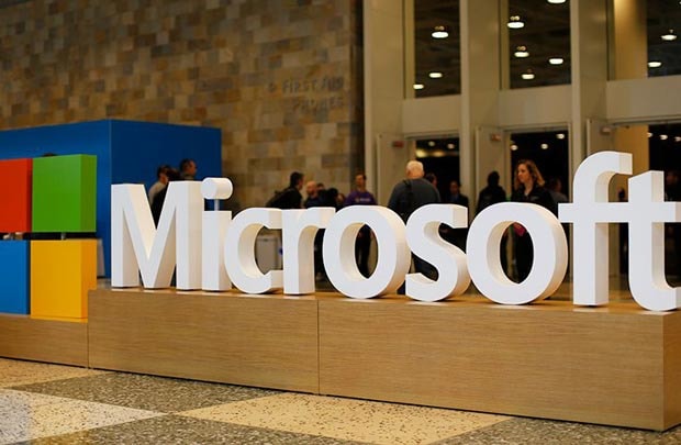 Microsoft thu mua Macbook cũ để kích cầu Windows 10